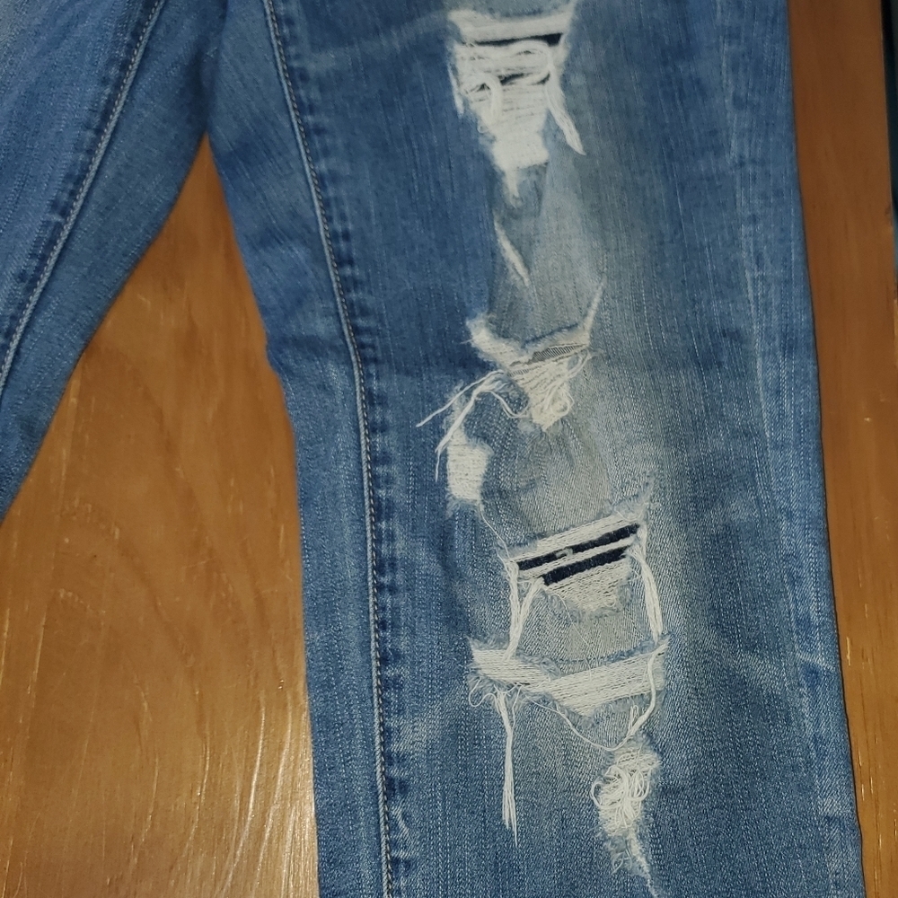 AEO Cropped Jeans - Distressed - Raw Hem - Size 8 - super stretch - Picture 4 of 8